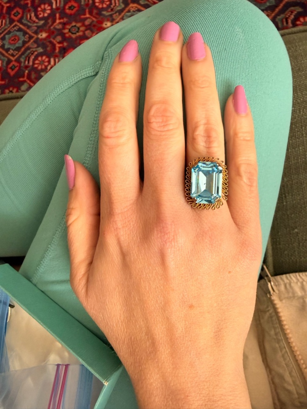 Vintage-Style cocktail ring Gold with Blue Emerald-Cut Gem